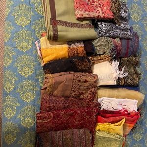 Scarfs, shawls, wraps! Lot of 18!